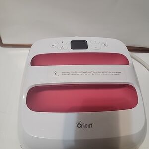 Cricut EasyPress in White and Pink